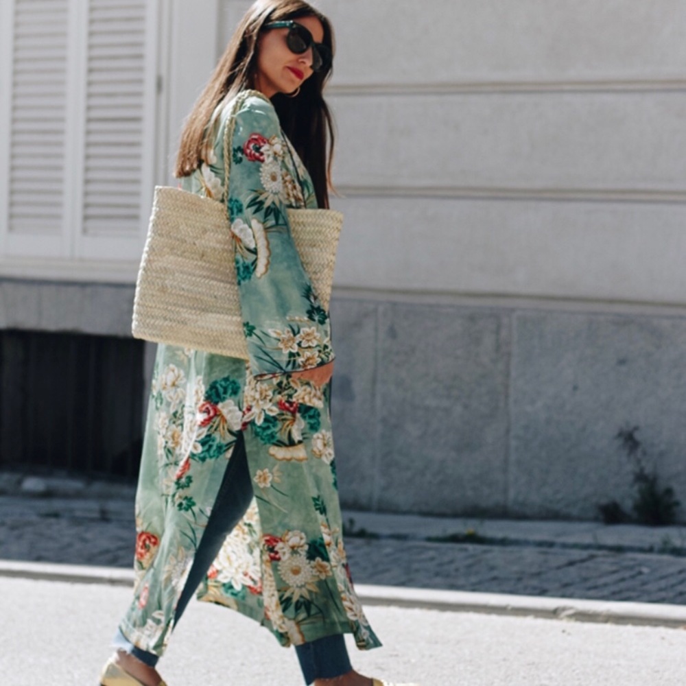 ✨Mint Green Floral Patterned Satin Belted Kimono✨ - Picture 4 of 8